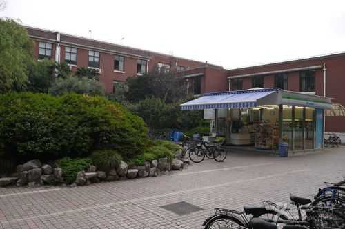 上海邯郸路大学（上海邯郸路的一所著名高校）